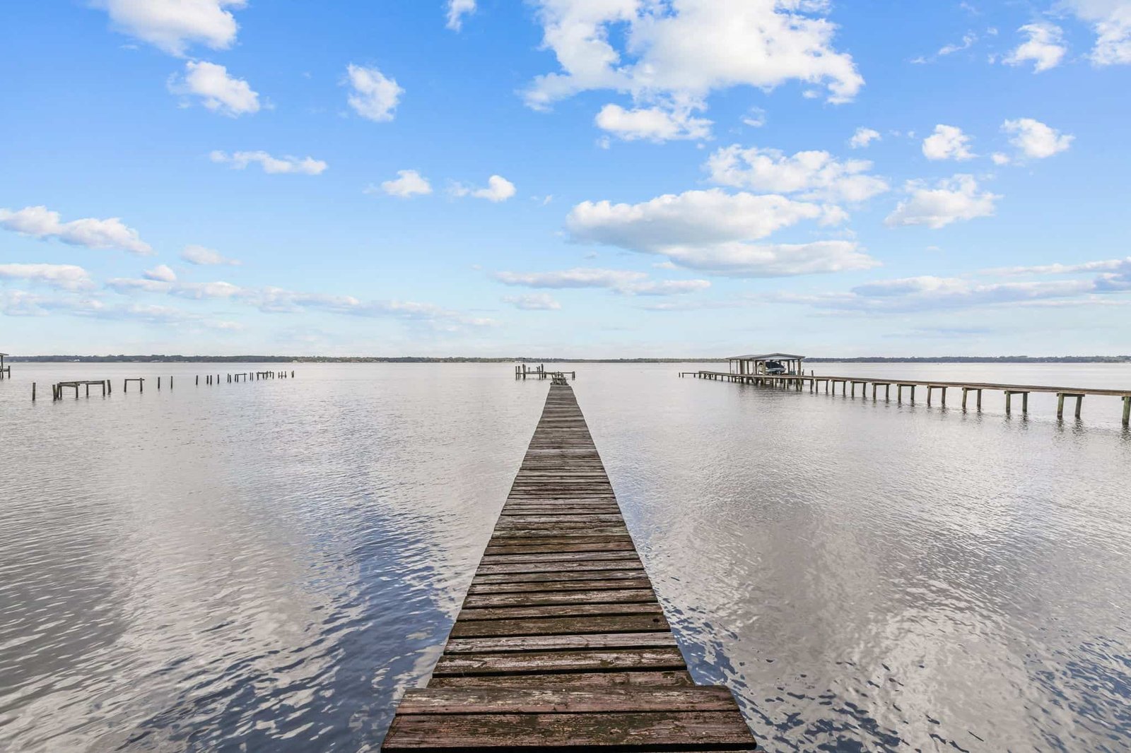 Private dock reaching into the St. Johns River